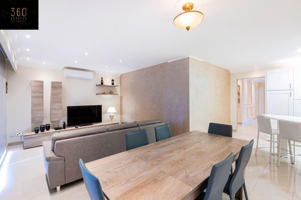 One Of A Kind, Seafront Property In St Georges Bay By 360 Estates سانت جوليان المظهر الخارجي الصورة