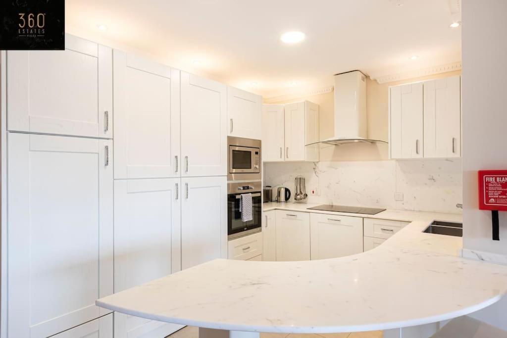 One Of A Kind, Seafront Property In St Georges Bay By 360 Estates سانت جوليان المظهر الخارجي الصورة